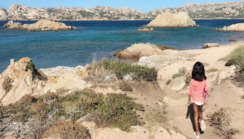 "Imagen de la Maddalena durante nuestro viaje por Cerdeña en autocaravana en familia"